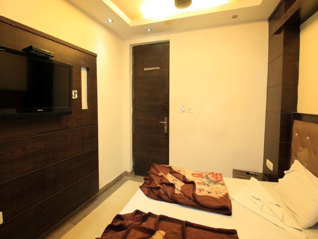 Adb Rooms Hotel Chander Palace Nueva Delhi Habitación foto